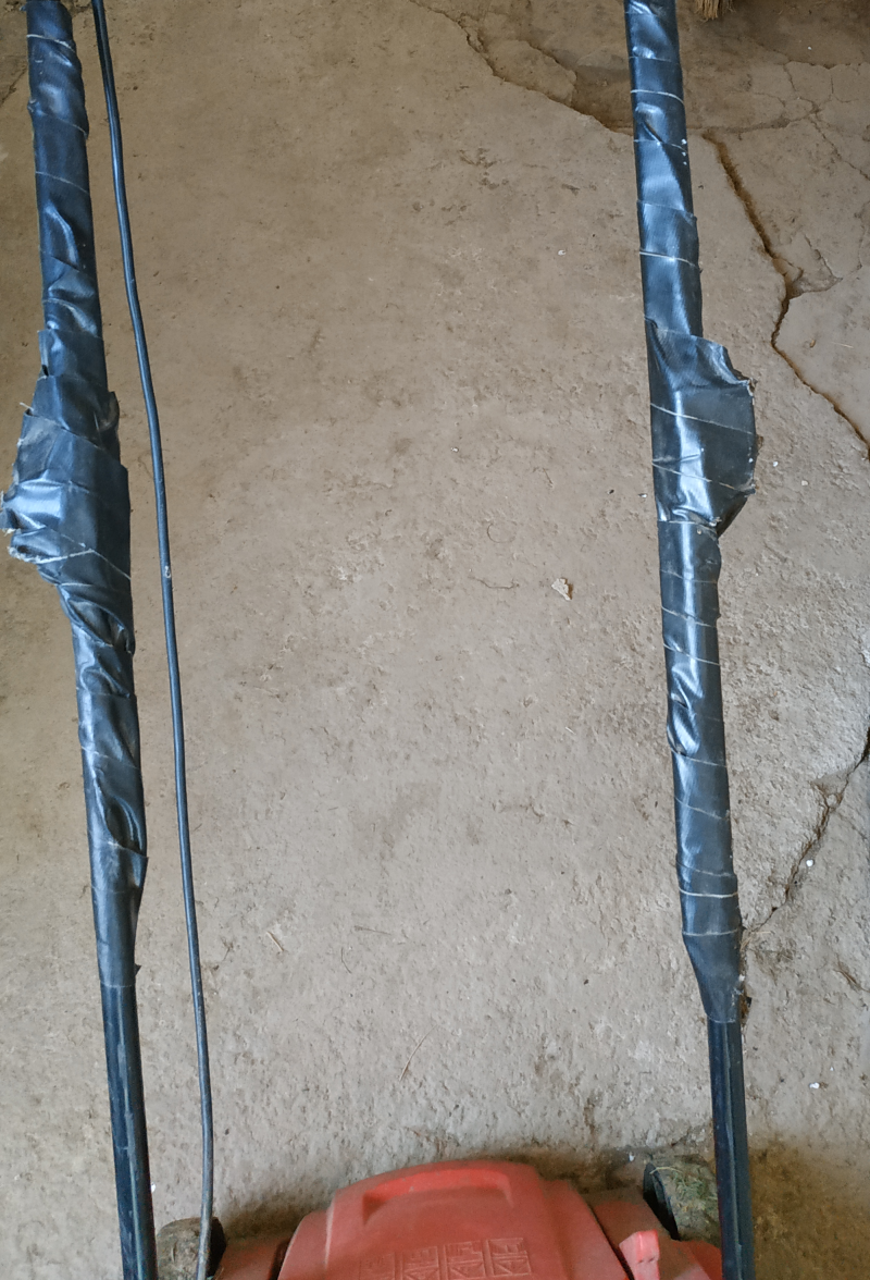 Gorilla Tape 48mm x 11m černá - zpevnění madla sekačky